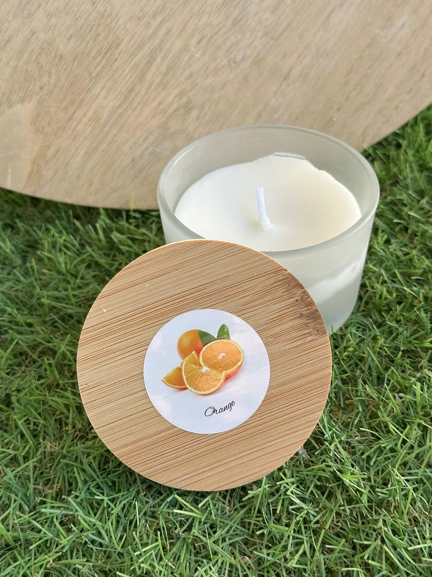 Orange – Éclat fruité et pétillant, idéal pour une atmosphère joyeuse et lumineuse Bougie sérénité