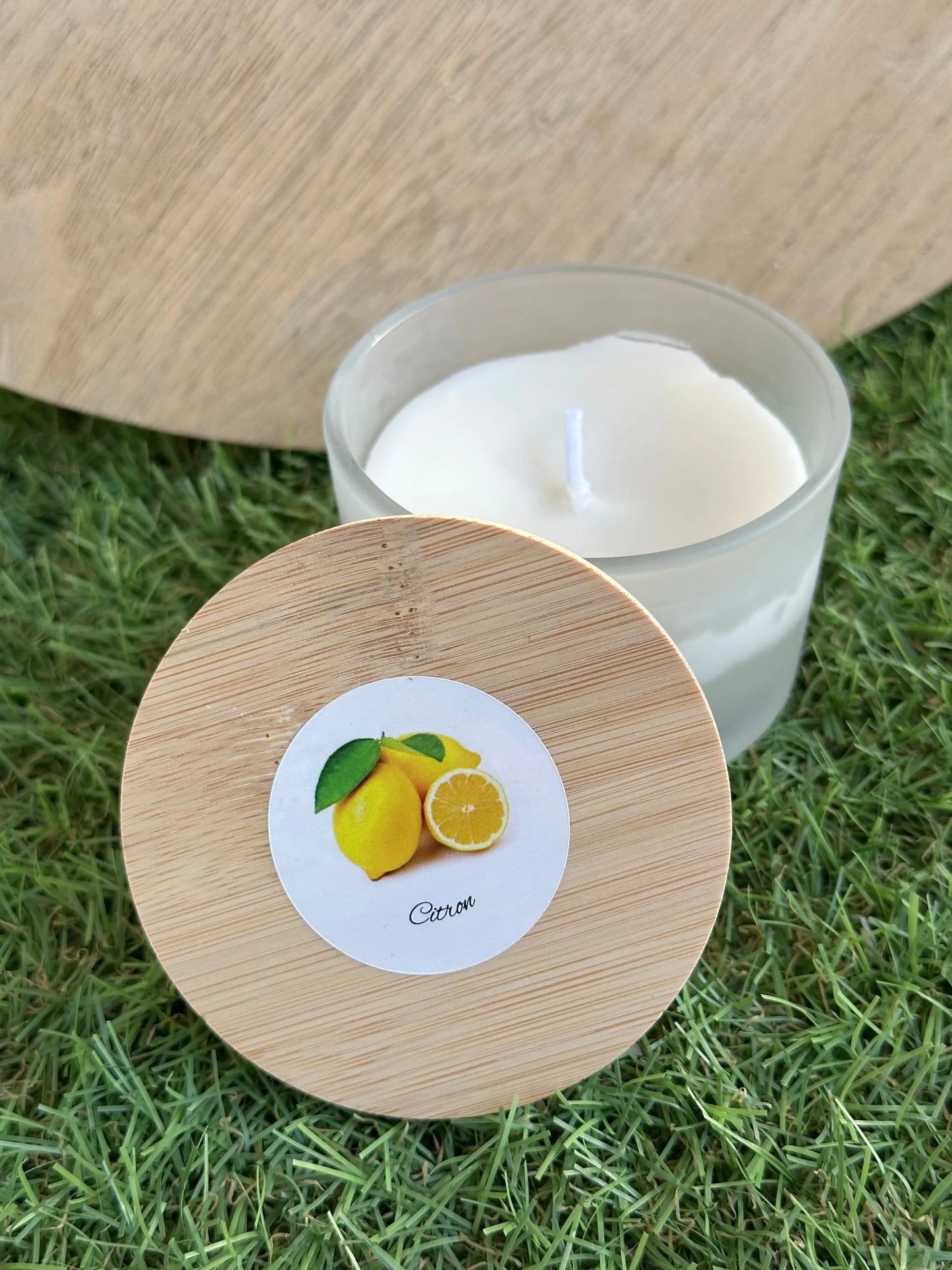 Citron – Fraîcheur acidulée du citron, pour un souffle vif et lumineux. Bougie sérénité