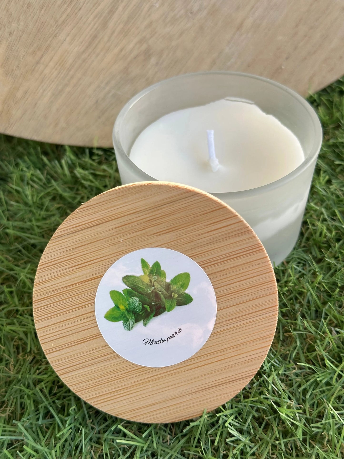 Menthe Poivrée – Fraîcheur tonique et vivifiante, pour éveiller les sens et l’esprit Bougie sérénité